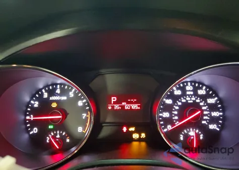 2016 Kia Sedona из США, поврежденный, VIN KNDMB5C14G6189806